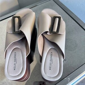 Kelsi Dagger platform Tam/brown sandals